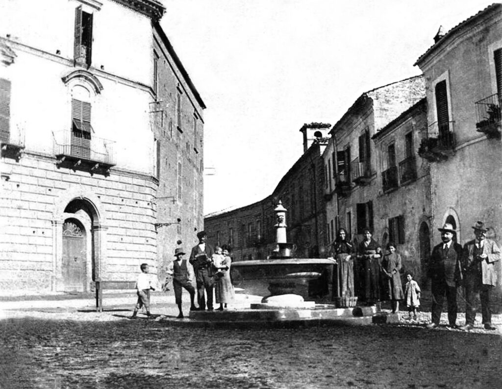 antica-piazza-di-notaresco