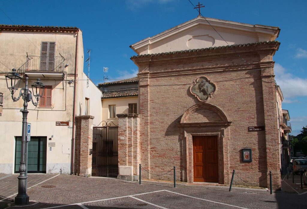 chiesa-di-santa-maria-del-carmine-notaresco-facciata